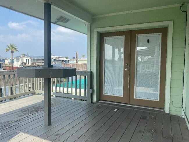 Building Photo - 181 Barracuda St