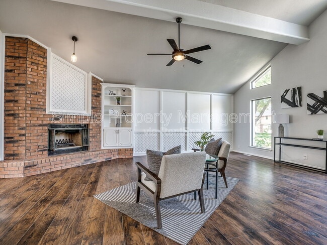 Building Photo - 2320 Yellowstone Dr