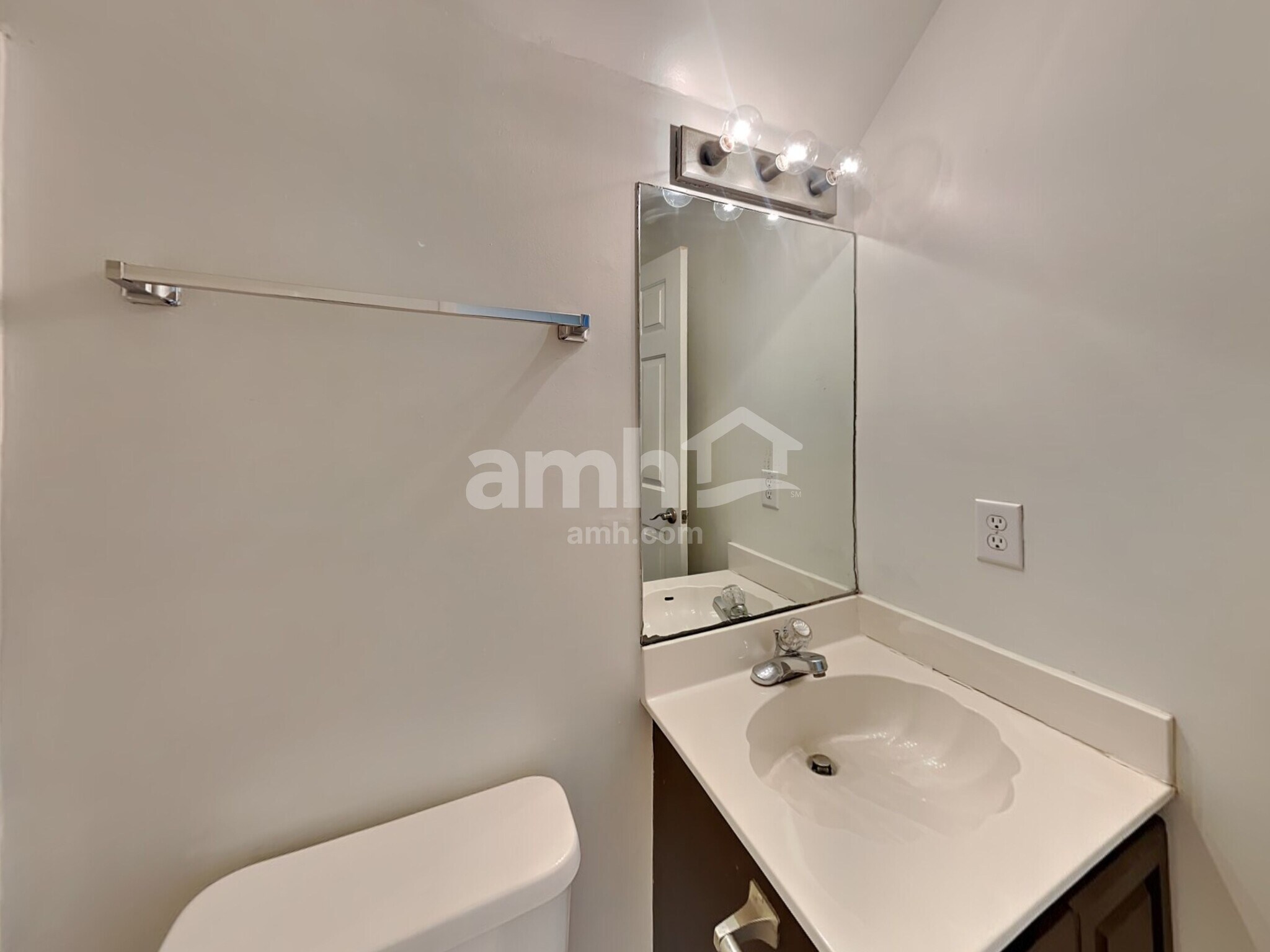 Building Photo - 524 Ryan Ave