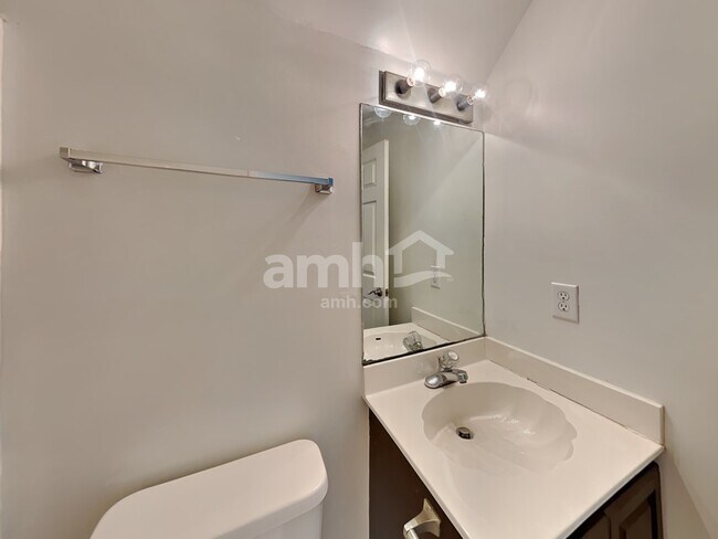 Building Photo - 524 Ryan Ave