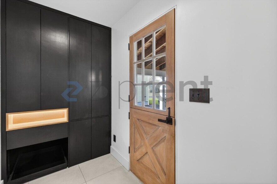 Building Photo - 6 Bonwit Rd