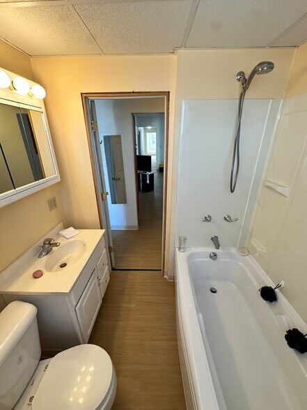 Building Photo - 516 Broadway St S