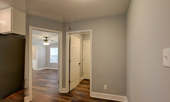 Building Photo - 133 Riverbend Dr