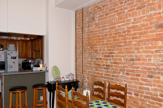 Building Photo - Georgetown Townhouse (Close to the West End and Dupont)