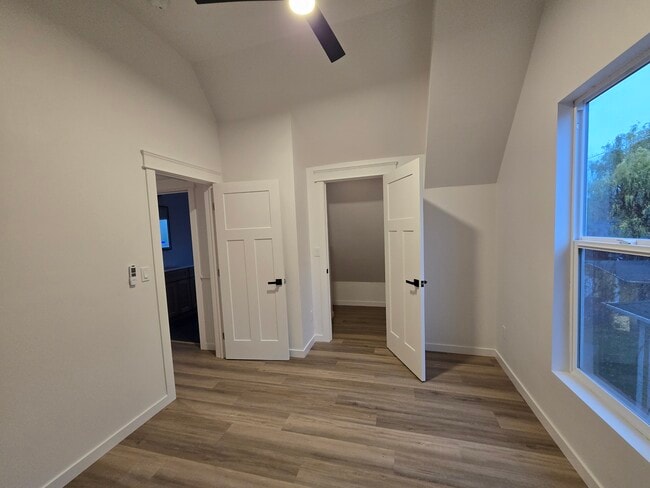 Building Photo - 515 Irving St