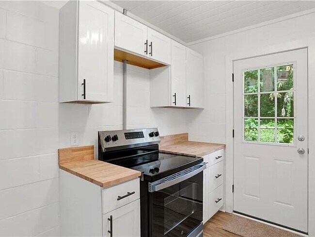 Building Photo - 956 Conti St