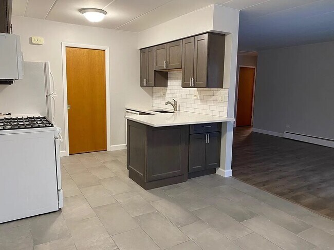 Building Photo - 819 E Miner St