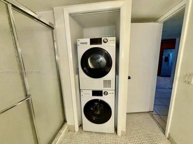 Building Photo - 16481 Blatt Blvd