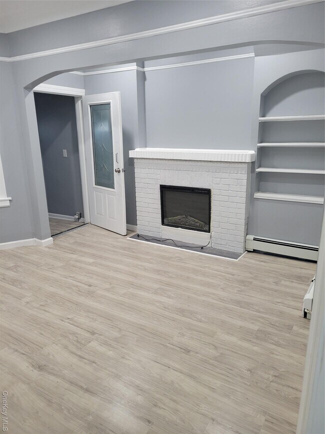 Building Photo - 871 Throgs Neck Expy