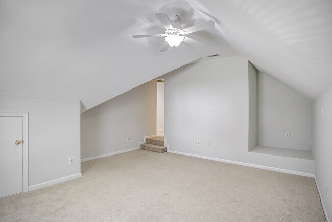 Building Photo - 2103 Templeton Gap Dr