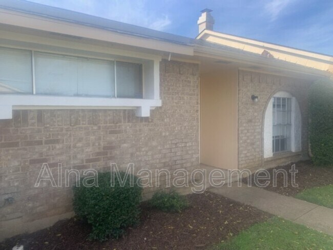 Building Photo - 80 E Mountain Creek Dr