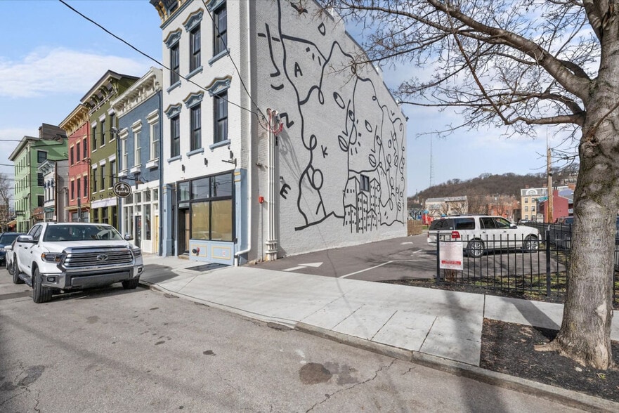 Building Photo - 18 W Elder St