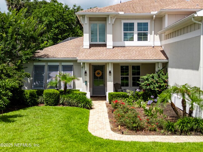 Building Photo - 401 Payasada Lakes Ave