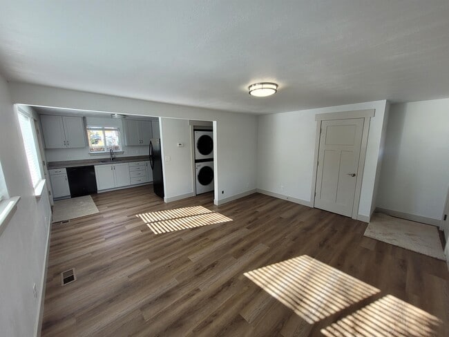 Building Photo - 247 W 200 N