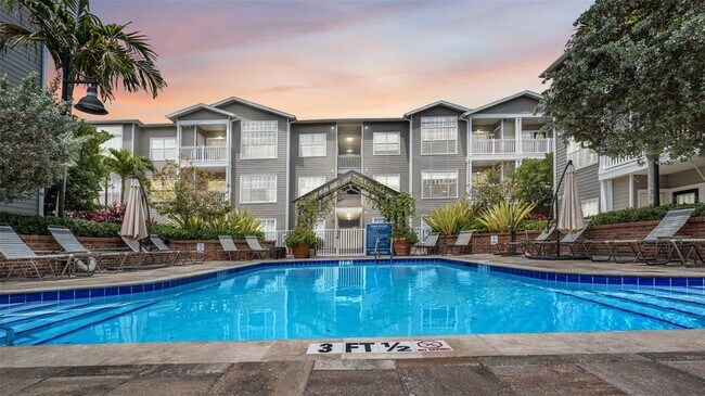 Building Photo - 807 S Oregon Ave