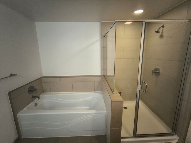 Building Photo - $500 MOVE IN SPECIAL!!! LUXURY 2 BEDROOM CONDO IN DOWNTOWN WALNUT CREEK, CA!