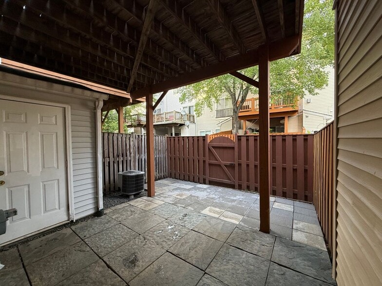 Building Photo - 2427 Dew Meadow Ct