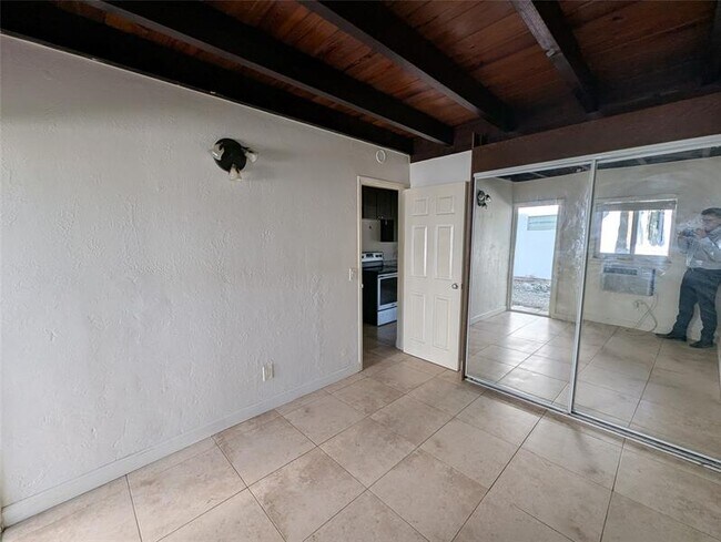 Building Photo - 321 SE 15th Ave