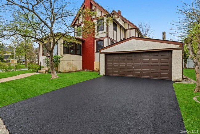 Building Photo - 25 Midland Ave