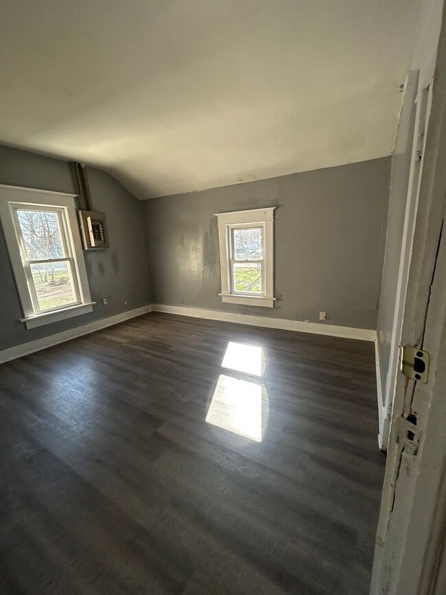 Building Photo - 121 W Indiana Ave