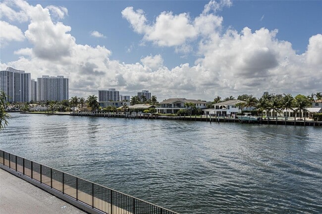 Building Photo - 2017 S Ocean Dr