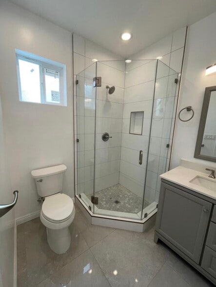 Building Photo - 16242 Londelius St