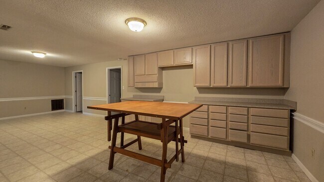 Building Photo - 600 Barkworth Rd