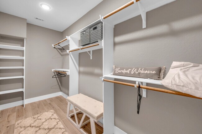 Building Photo - 113 Winding Oak Dr