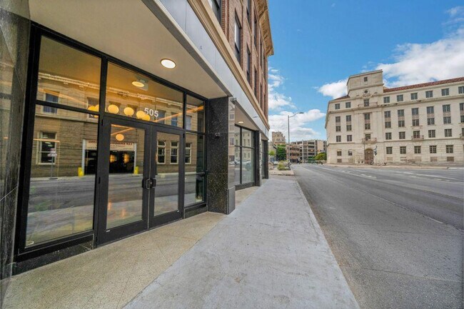 Building Photo - 505 E Travis St