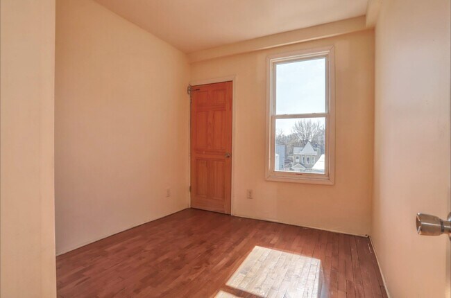 Building Photo - 37 Harmon St