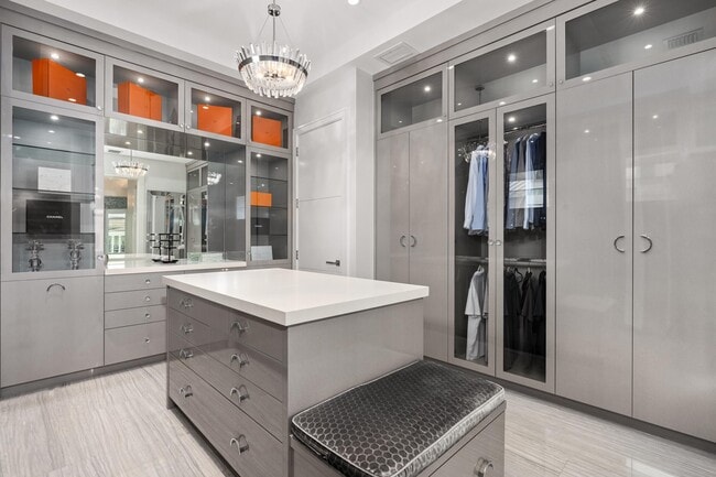 Building Photo - 863 Enfield St