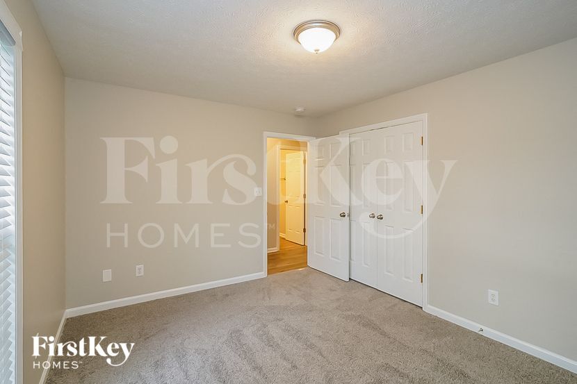 Building Photo - 339 Bayhill Dr