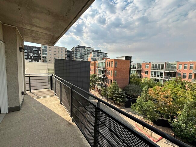 Building Photo - 1475 Delgany St