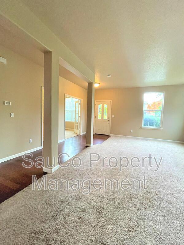 Building Photo - 3762 SE Oakleaf St