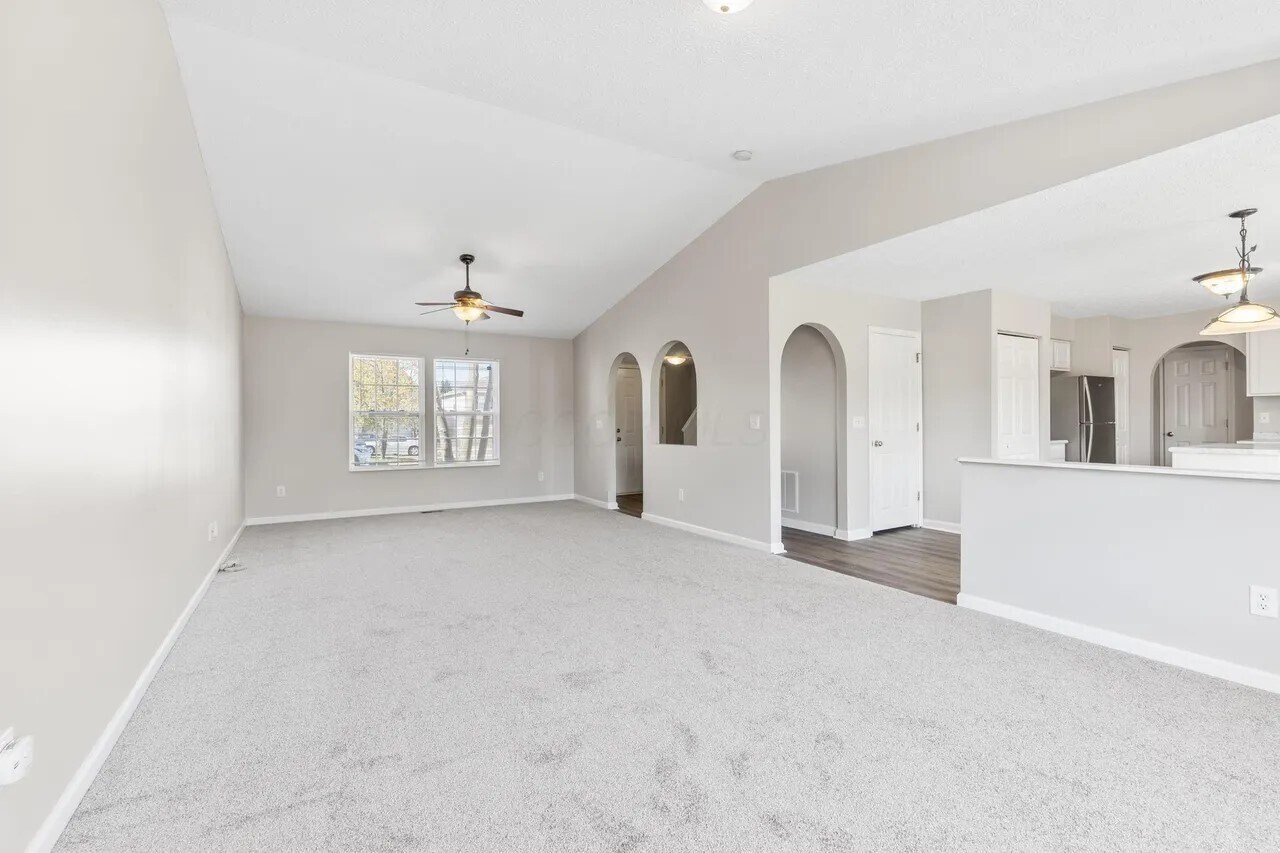 Large Living Room w cathedral ceiling - 8810 Greylag Loop