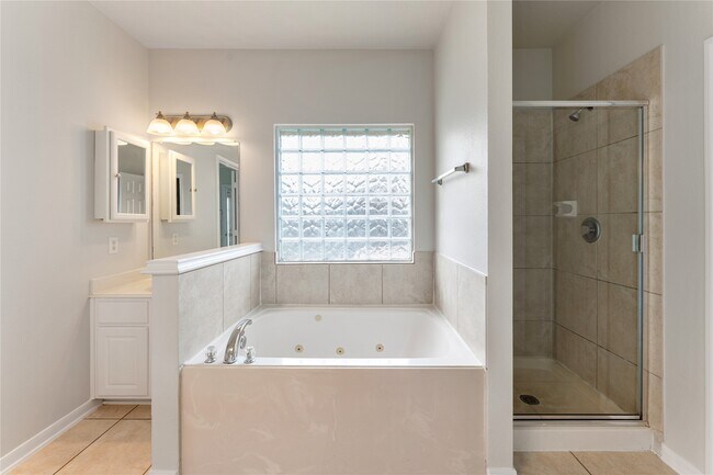Building Photo - 21915 Sunvolt Ct