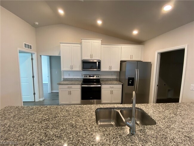 Building Photo - 2513 NW 14th Pl