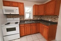 Building Photo - 5854 Reis Dr
