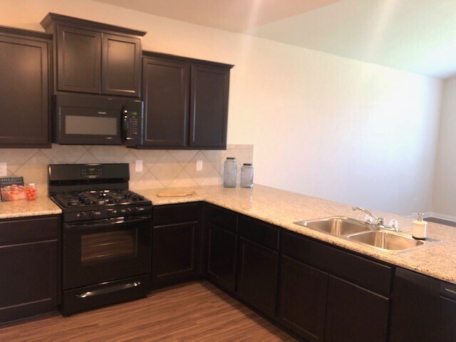 Building Photo - New Braunfels 4 bedroom