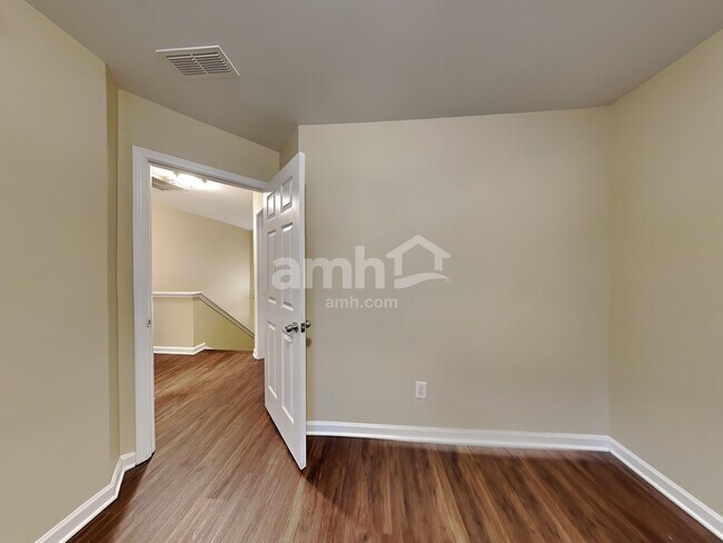 Building Photo - 906 Reedy Way