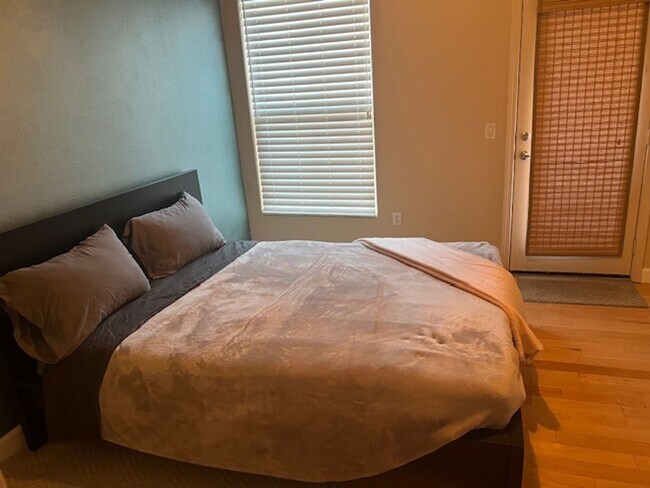 Building Photo - Luxury Condo in Natomas!