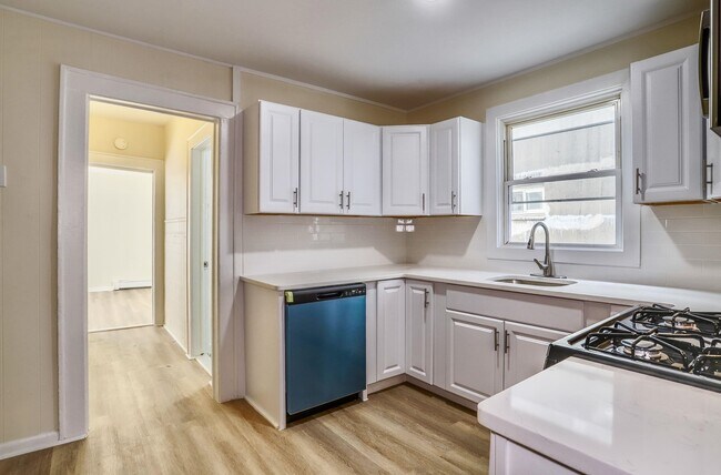 Building Photo - 84 Magnolia St