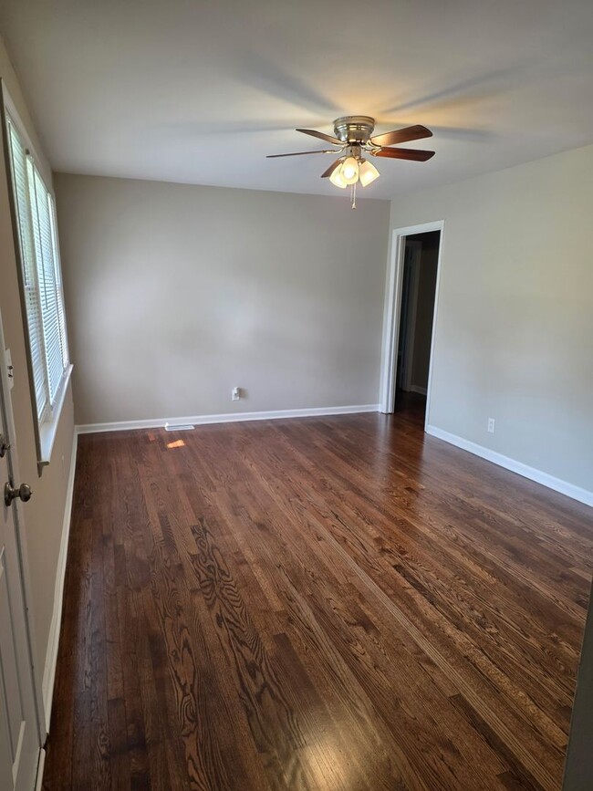 Building Photo - 107 Oliphant St