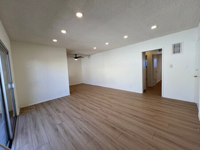 Interior Photo - key3545