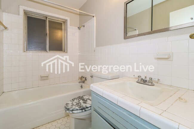 Building Photo - 5013 Knight Arnold Rd