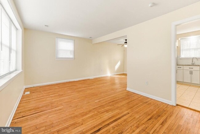 Building Photo - 305 American Way