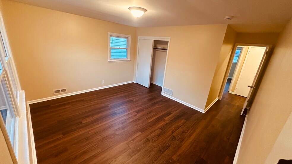 Building Photo - 331 N Oraton Pky