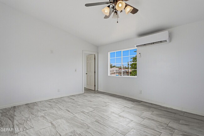 Building Photo - 15088 Rancho Del Sur Dr
