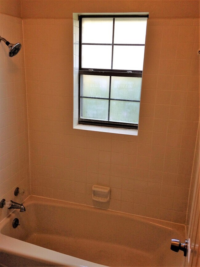 Building Photo - ** 3/2 IN NEW GREENACRES PLACE **