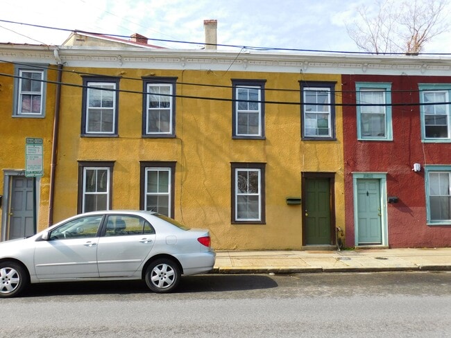 Building Photo - 145 King George St